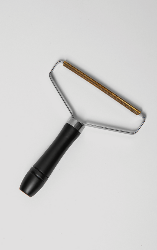 Czyścik do zmechaceń na drewnianej rączce